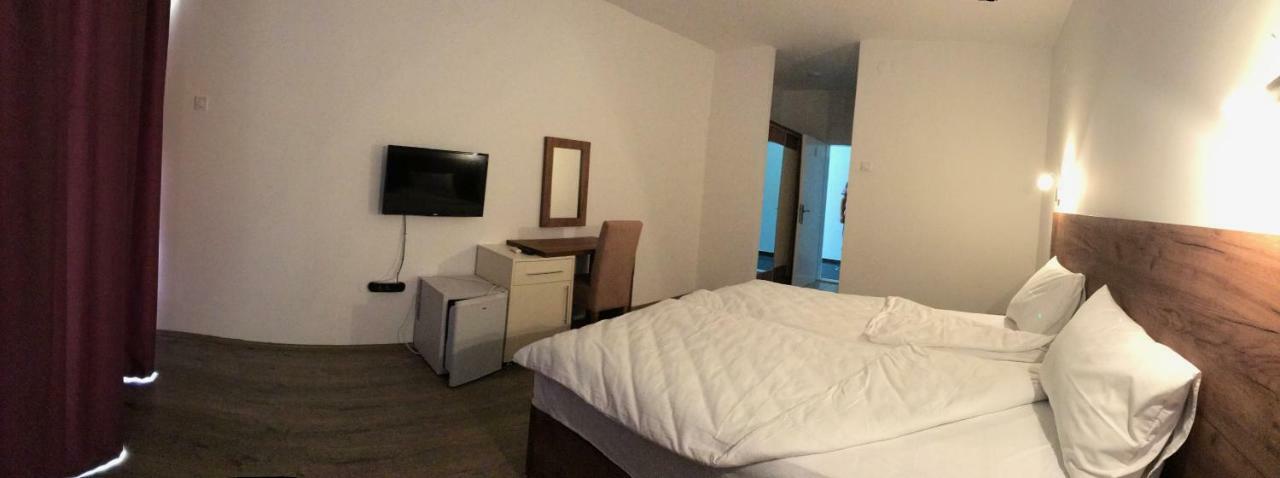Htp Velika Plaza Ulcinj Hotel ภายนอก รูปภาพ